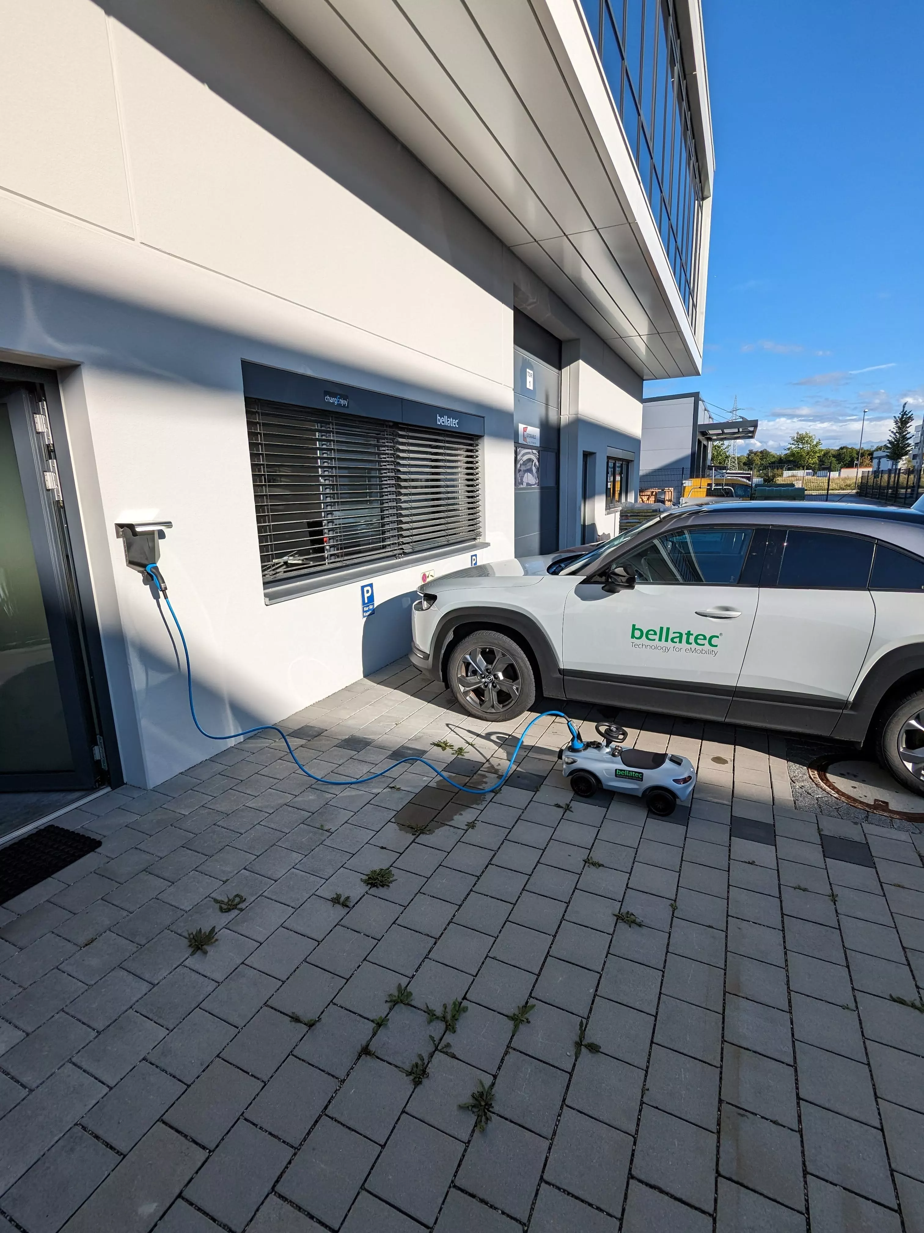 Picture of the toy car charging